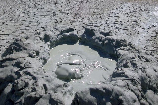 The mud Volcanoes path