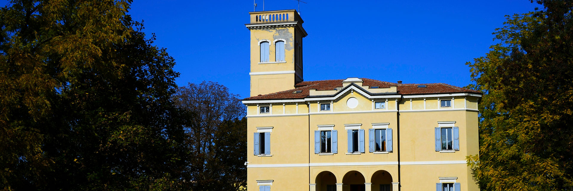 Villas and monuments — English