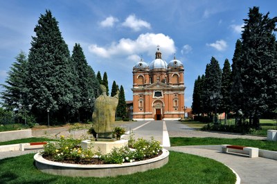 piazzale santuario.JPG